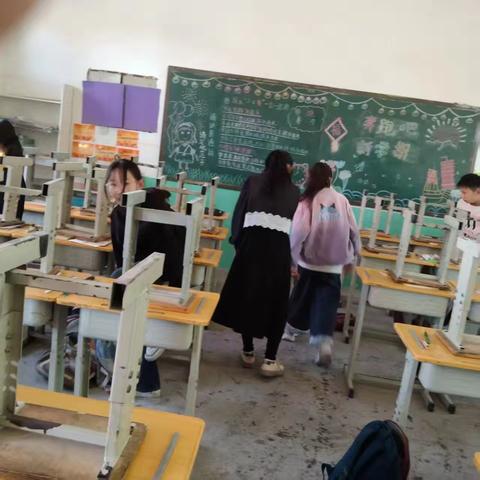 章里集中心校后章小学校园卫生大扫除