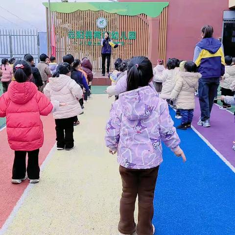 云阳县育苗幼儿园 第四周升旗仪式–爱护环境，我先行