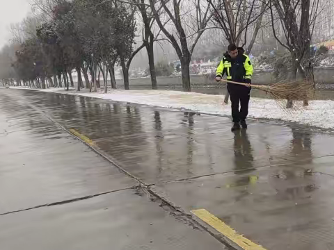 军顺驾校的雪夜使命：威海路的温暖守护