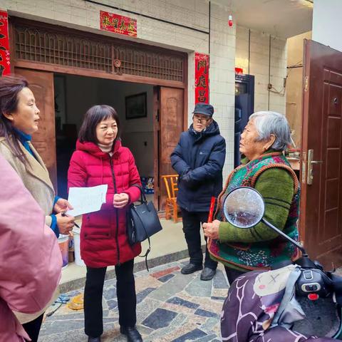 走访特殊家庭。