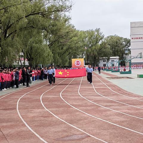 扬体育精神  育阳光少年——甘谷县新兴中学召开第六届春季田径运动会