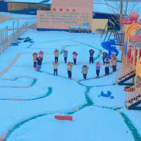 姚寨学前教育【牛堡小学附属幼儿园】《邂逅冬雪☃️满园童乐》点亮童年、趣玩雪天 ﻿﻿﻿《雪地迷宫》