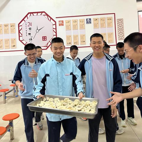 校园“食”光盛宴 ，幸福“味”你而来！龙津学校九年级团建包饺子活动