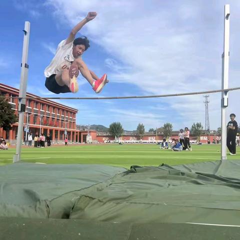 阳光运动强体魂 万众一心铸辉煌