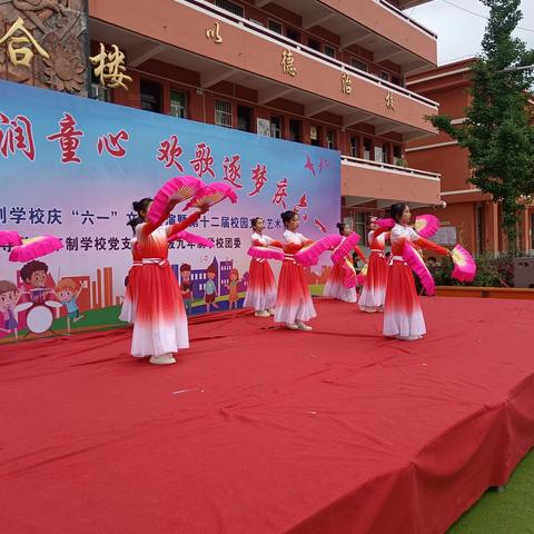 诵读经典润童心 ﻿欢歌逐梦庆六一