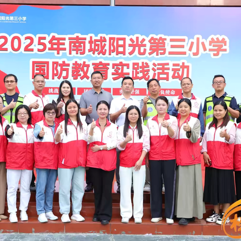 护学岗上的守护与温暖——2025年11月7日603班护学岗花絮