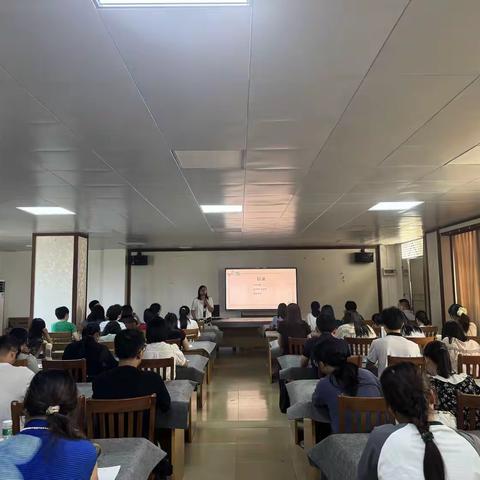 2025年茂名市中小学美术学科教研工作会议在教师发展中心顺利召开