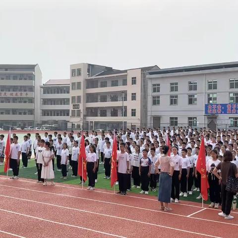 同学少年风华茂，戎马青春意气昂——武潭镇中学新生军训汇报仪式