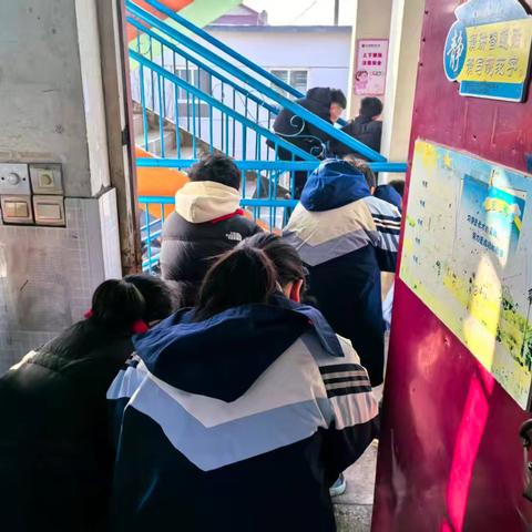 “筑牢安全防线，我们在行动”南曲沟小学开展消防演练活动