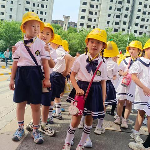 科学幼小衔接，趣味探访小学——乐安街道中心幼儿园大一班参观小学活动