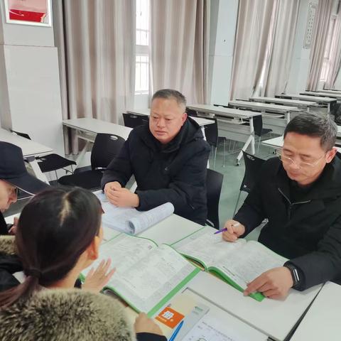 研讨“四课型”，人人都达标——华龙区五中理化生教研活动