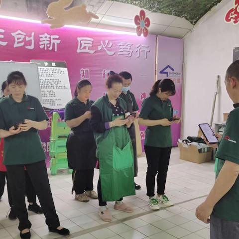 2023年4月19日中百仓储龙兴店午市现场营运