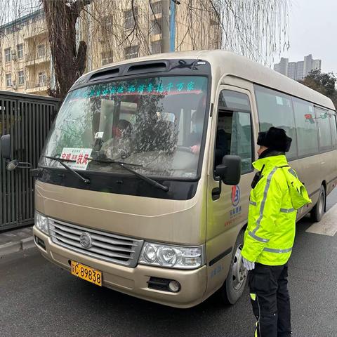 渭滨交警开展交通安全隐患排查 全力护航春运保平安