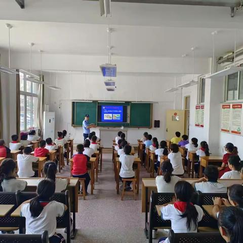 【强镇筑基在行动  全环境立德树人在推进】上好“开学第一课” ，平安护航新学期——寺口派出所开展安全宣讲进校园活动