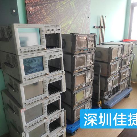 M9018A PXIe 机箱：18 插槽，3U，4 GB/s，第 2 代
