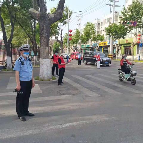 【凝心聚力再出发 交警创城在行动】让道路更通畅 让出行更文明（十五）