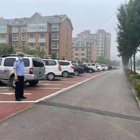 【凝心聚力再出发 交警创城在行动】让道路更通畅 让出行更文明（十七）