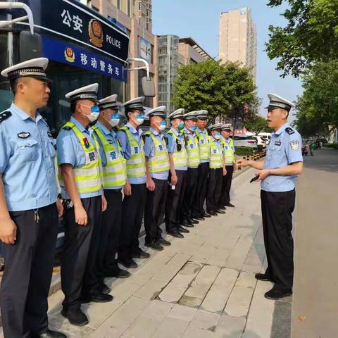 【凝心聚力再出发 交警创城在行动】让道路更通畅 让出行更文明（十八）