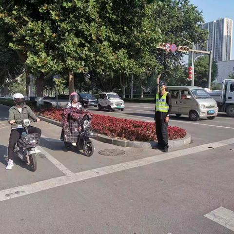 【凝心聚力再出发 交警创城在行动】让道路更通畅 让出行更文明（十九）