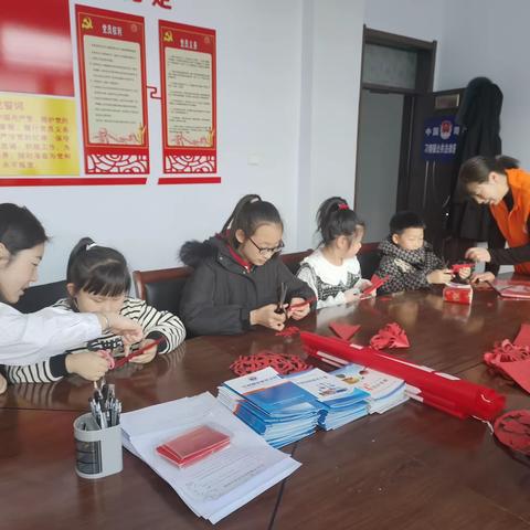 刁翎镇开展“剪纸迎新春，共庆幸福年”剪窗花活动
