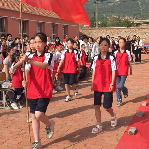 红领巾心向党  争做新时代好少年——喀喇沁镇大营子小学庆六一少先队入队活动