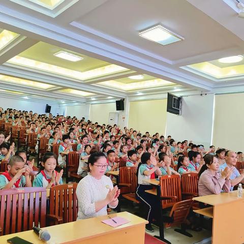 贵港市科协和港北区科协到港北区港宁小学开展“党旗领航    科普志愿进校园”暨庆“六一”活动