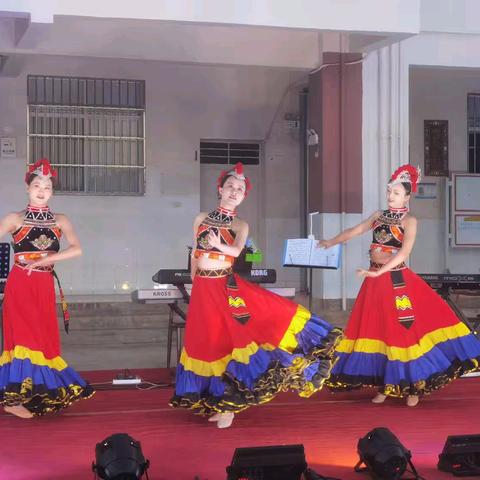 文化滋养培沃土 艺术赋能向未来——祥云县沙龙镇九年一贯制学校"文艺促学"活动点亮学子心灯