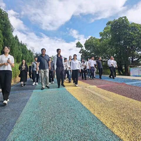 对标先进促提升 校际交流共发展——祥云县沙龙镇九年一贯制学校赴弥城中学学习培训