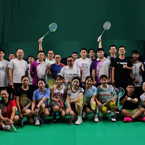 热烈祝贺天汇老码头羽毛球馆 “羽林风球会俱乐部”内部羽毛球交流赛圆满成功🏸🏸🌹🌹
