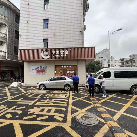 文明停车，请勿堵塞消防车通道