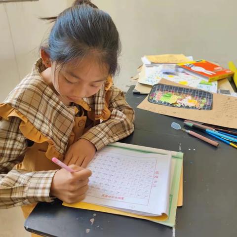 关爱学生幸福成长——临漳县杜村集乡中心校杜村集小学“五一”练字活动