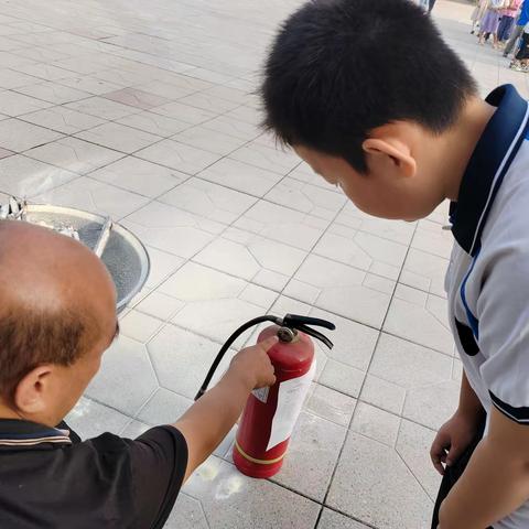 消防演练筑防线，防患未然记心间——南庄村小学消防演练活动纪实