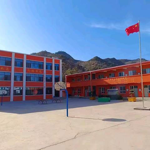 校园保洁大扫除 营造清新好环境