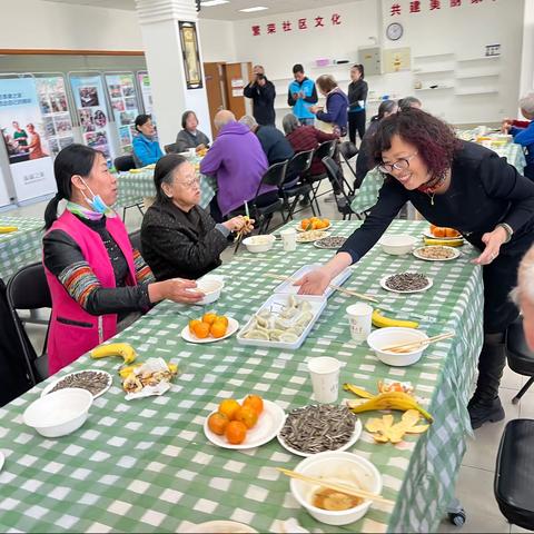 荷清苑社区“情暖九九 欢度重阳”敬老活动