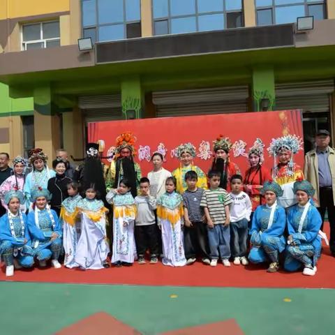 国网孟村回族自治县供电公司退休职工参加“戏曲进校园”活动