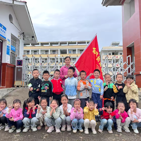 参观小学初体验，幼小衔接促成长——石城县长天公立幼儿园大班参观小学活动