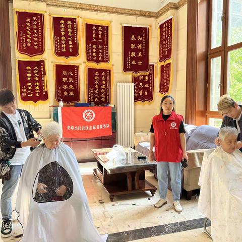 关爱老人  弘扬美德  安埠小区社区开展关爱老人 免费理发活动