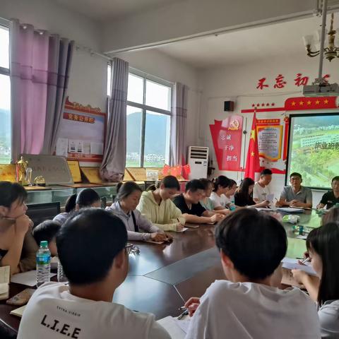 齐心协力促提升，凝心聚力谋发展——记草林小学全镇六年级教师座谈会