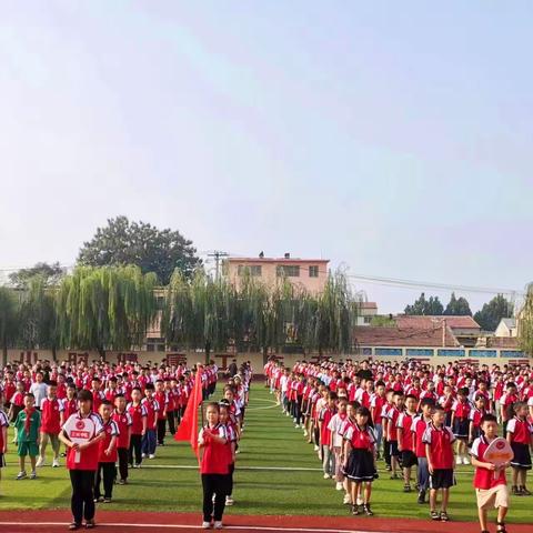 路队比赛展风采，砥砺奋进向未来——邹城市第一实验小学举行路队比赛活动