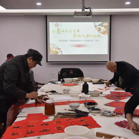 “翰墨浓情过大年  春联流书扬祝福”——趵突泉街道朝山街社区开展写福字送春联活动