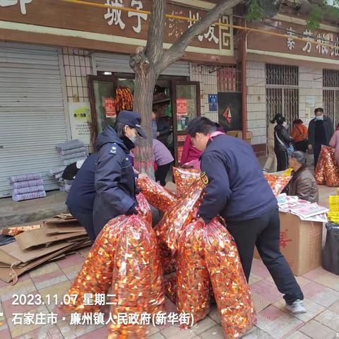 藁城城管协助工商清理占道售卖祭祀用品行为