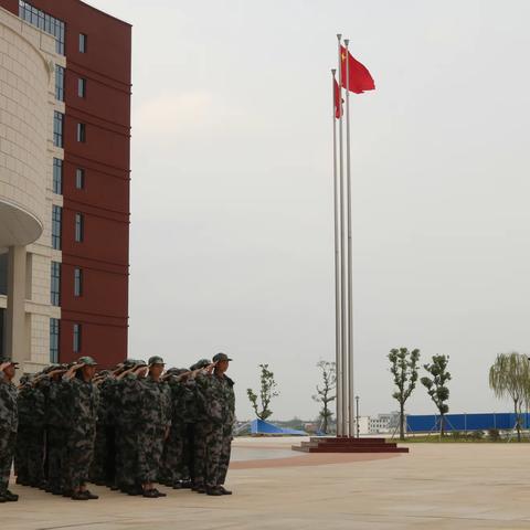 经磨砺淬强军之魂，炼技能酬报国之志 ——宁都技师学院预备兵员班采写