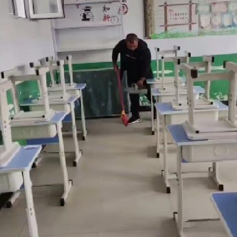 爱卫同行    “净”待花开          ——宏升中心学校爱国卫生活动