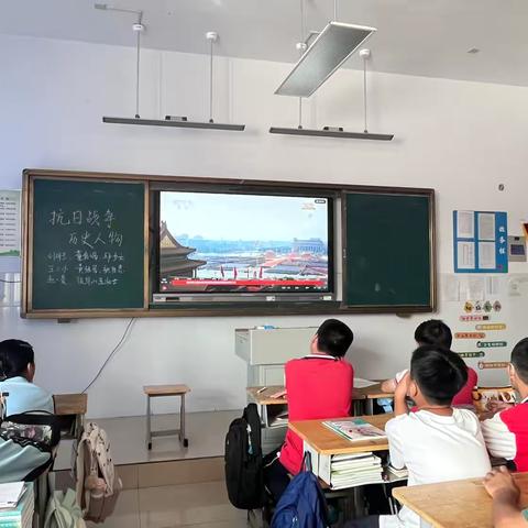 共观阅兵盛典 同燃爱国豪情——洋湖乡中学举行组织收看纪念中国人民抗日战争暨世界反法西斯战争胜利80周年大会活动