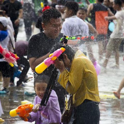 云南绿春县泼水节