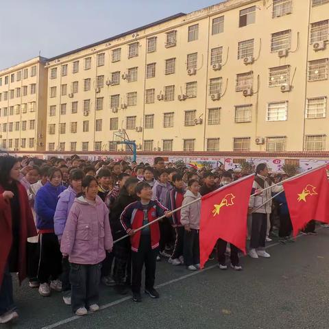 国家公祭日升旗仪式侧记：晨光里，我们把一个日子轻轻种进心里