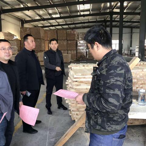 区林业服务中心到木材加工企业开展安全生产检查