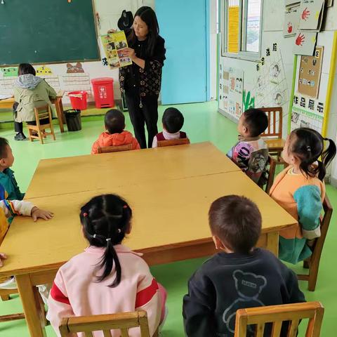 德阳市罗江区新盛镇小学校幼儿园小班美术教学活动—《手掌印画》