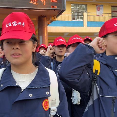 热烈祝贺东昌府区湖西中学八年级开展“观运河古风  品文化底蕴”一日研学旅行活动圆满成功