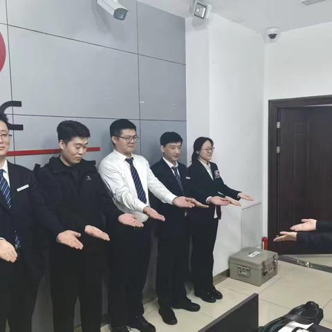 工行临朐龙泉路支行礼仪服务比赛赛前彩排纪实